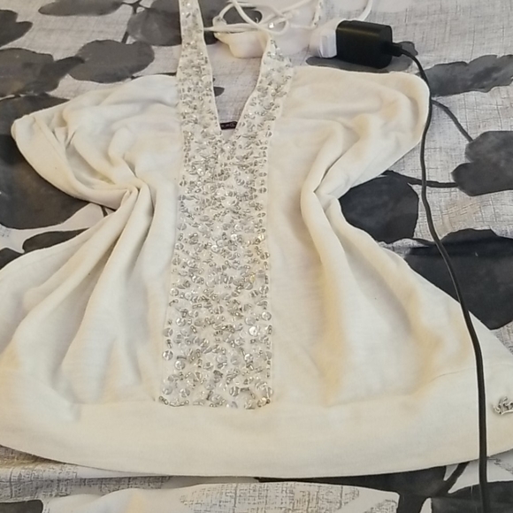 Beautiful halter top - Picture 1 of 6